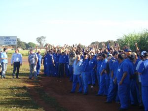 Trabalhadores em greve na Usina Guaíra