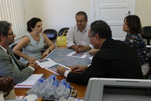 Na foto, o juiz diretor da 8ª Região, Dr. Paulo Sérgio Romero Vicente Rodrigues, a juíza da comarca, Dra. Renata Carolina Nicodemos Andrade, prefeito, Sérgio de Mello, secretária de Justiça do município, Dra. Gislene Aparecida da Silva Muniz e o presidente da OAB, Dr. Luiz Roberto Bonjorno