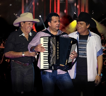 Trio do Brasil, com mais de 40 anos de sucessos, faz show no primeiro dia da 59ª Festa do Peão de Barretos (Foto: Rubens Cerqueira)