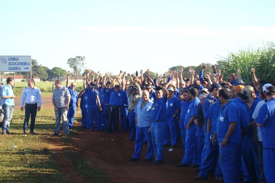 Trabalhadores em greve na Usina Guaíra