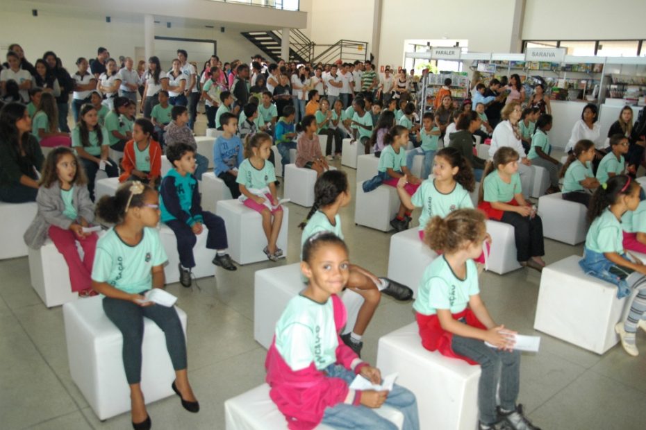 1ª Feira do Livro de Guaíra é encerrada em grande estilo