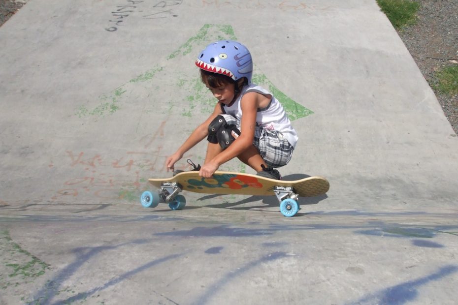 FÊNOMENO DE 7 ANOS DO SKATE LONGBOARD