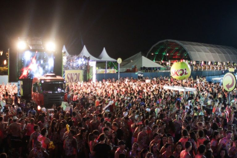Carnabeirão promove encontro de blocos, liderados por ícones do axé, e garante clima de Carnaval de Salvador