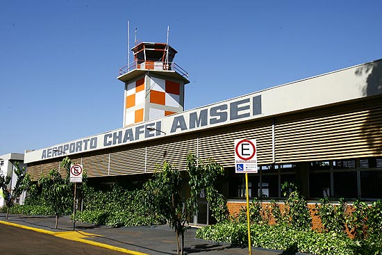 Foto da fachada do aeroporto de Barretos