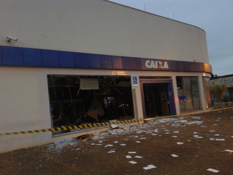 Assaltantes fortemente armados, pela segunda vez, explodem a CAIXA ECONÔMICA FEDERAL.