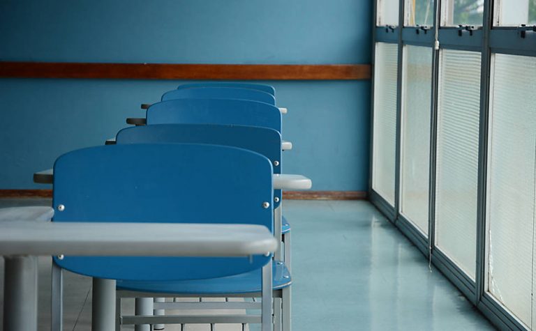 A TRAGÉDIA EDUCACIONAL E OS RISCOS ANUNCIADOS ÀS PRÓXIMAS GERAÇÕES