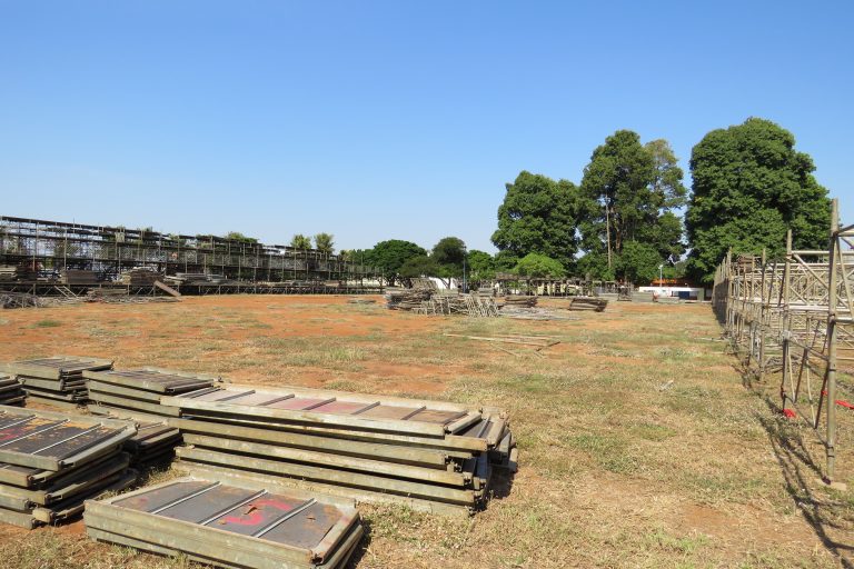 ESTRUTURA DA XXV FESTA DO PEÃO DE GUAÍRA COMEÇA A SER MONTADA