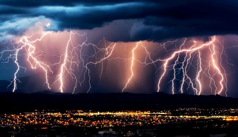 INCIDÊNCIA DE RAIOS AUMENTA EM 2019. SAIBA COMO PROTEGER EQUIPAMENTOS ELETRÔNICOS DE RAIOS E QUEDAS DE ENERGIA