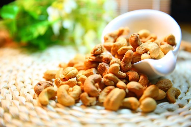 CONHEÇA OS ALIMENTOS QUE TE AJUDAM A COMER MENOS NO INVERNO