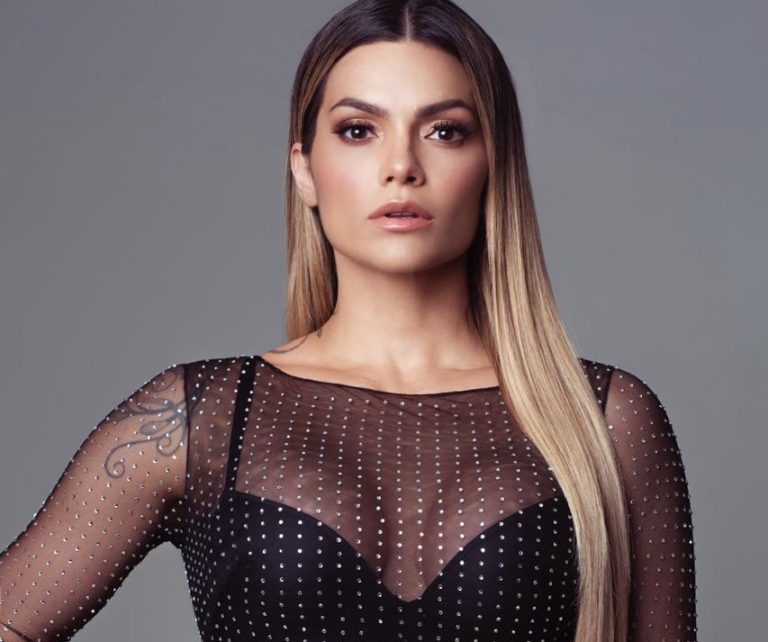 KELLY KEY PROMETE SHOW PARA O PÚBLICO TIRAR O “PÉ DO CHÃO” NO BLOCO CALIFÓRNIA