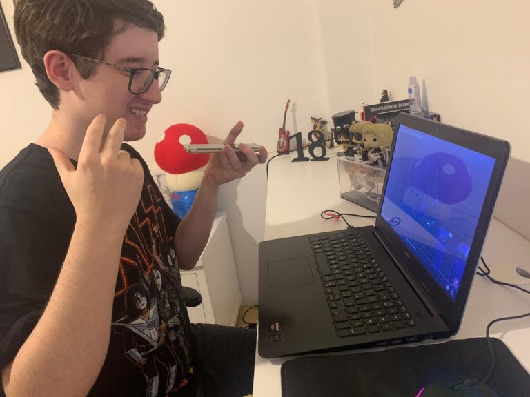 Dia internacional da música: jovem cria podcast de rock durante a pandemia