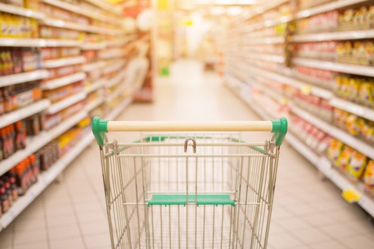 Dicas para economizar tempo e dinheiro com a lista de compras do supermercado