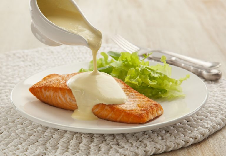 Aprenda como harmonizar quatro molhos diferentes à base de queijo