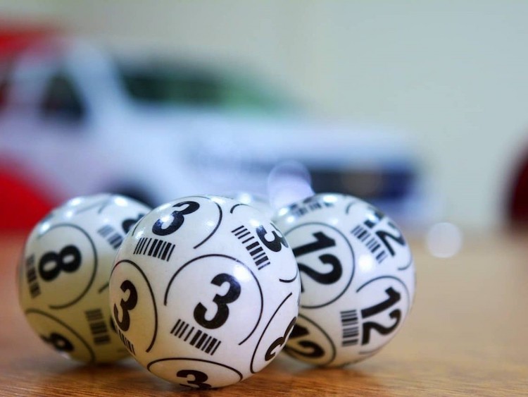 Bolas com os números de loteria