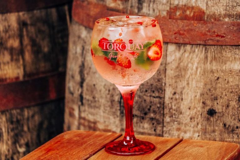 Desfrute o Valentine’s Day com gins exclusivos e a típica gastronomia portuguesa