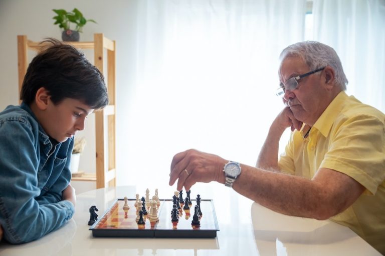 Jogos online ou de tabuleiro? Os benefícios dos jogos para os idosos