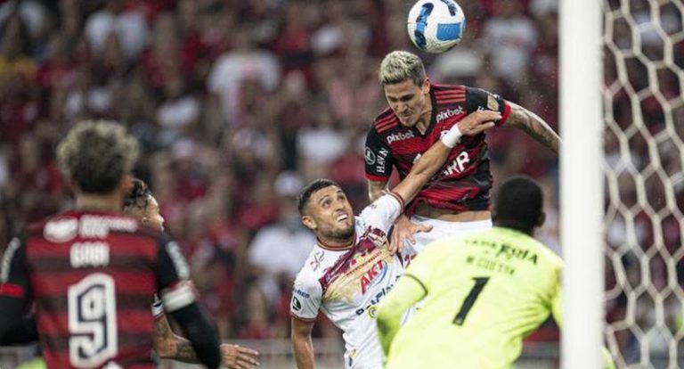 Na final da Libertadores, o encontro entre o ímpeto e a cautela