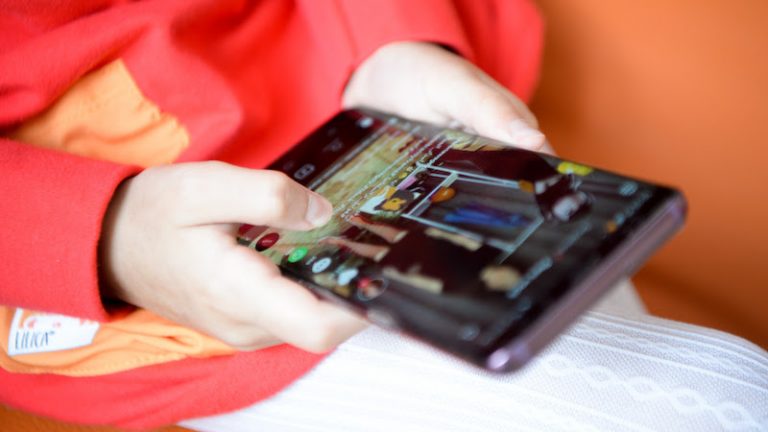 Rede social e games não são playgrounds