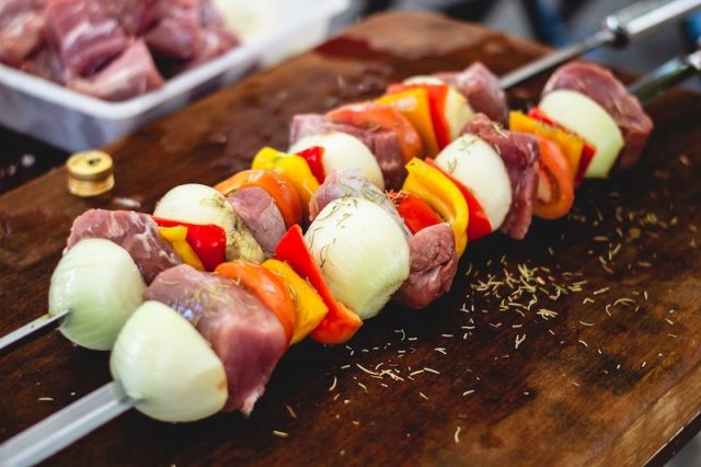 O que é preciso comprar para um churrasco?
