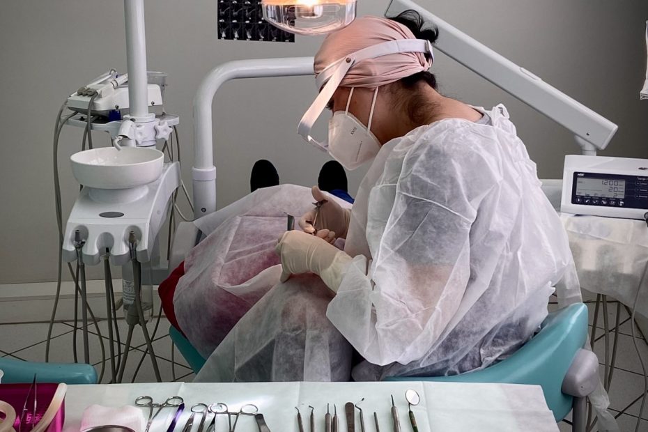 Mercado de implante dentário deve alcançar US$ 3,4 milhões nas Américas em 2023