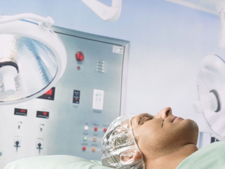 Estética masculina em ascensão: homens investem cada vez mais em cirurgia plástica