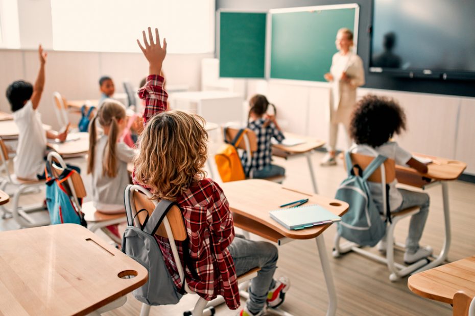 Peso das mochilas exige atenção na volta às aulas