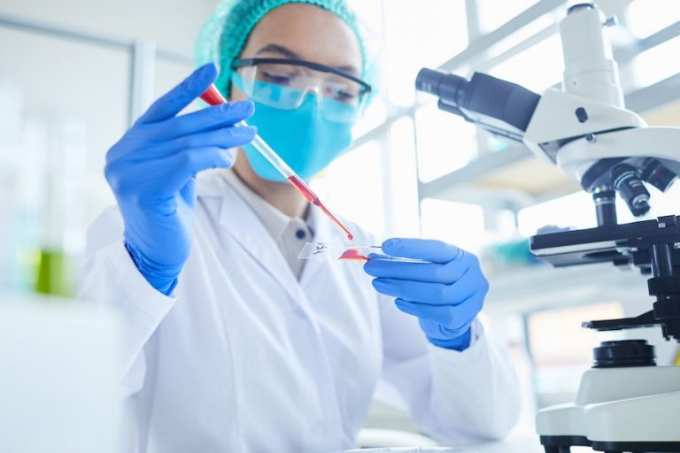 Exame de sangue pode detectar câncer de mama antes de mamografia