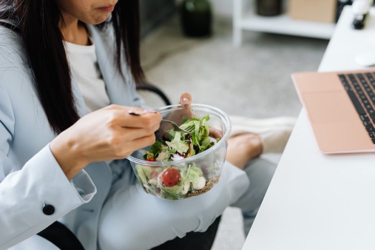 O que levar para comer no trabalho? Confira algumas dicas