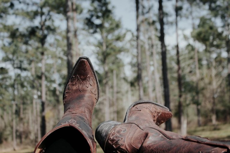 Tendência: como usar botas de cowboy com estilo