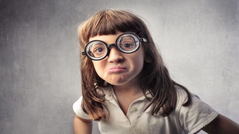 4 dicas para acabar com o efeito “fundo de garrafa” nos óculos