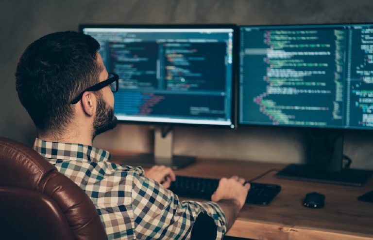 Em 2023: tecnologia e gestão prometem ser as áreas mais promissoras para o mercado de trabalho 