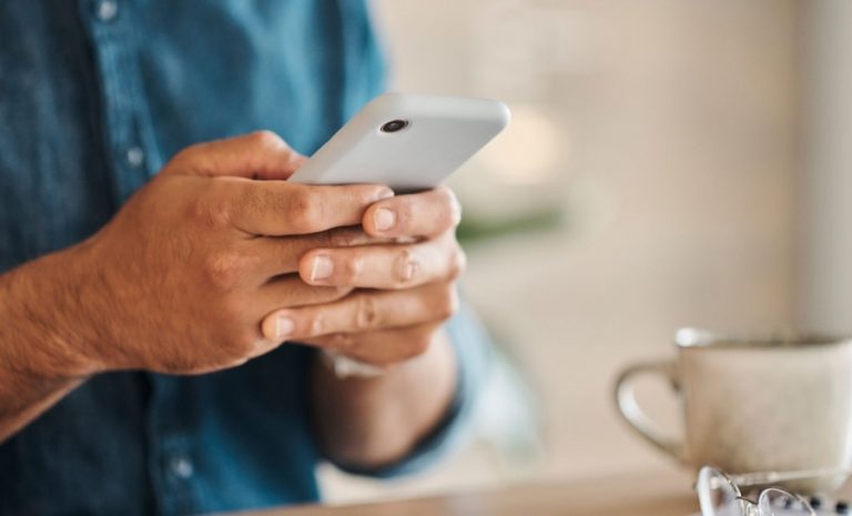 Redes sociais impulsionam aumento da procura por procedimentos estéticos e cirurgia plástica entre homens mais jovens