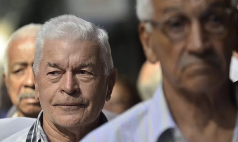 Aposentados do INSS têm até novembro para aderir ao acordo de ressarcimento nas agências dos Correios