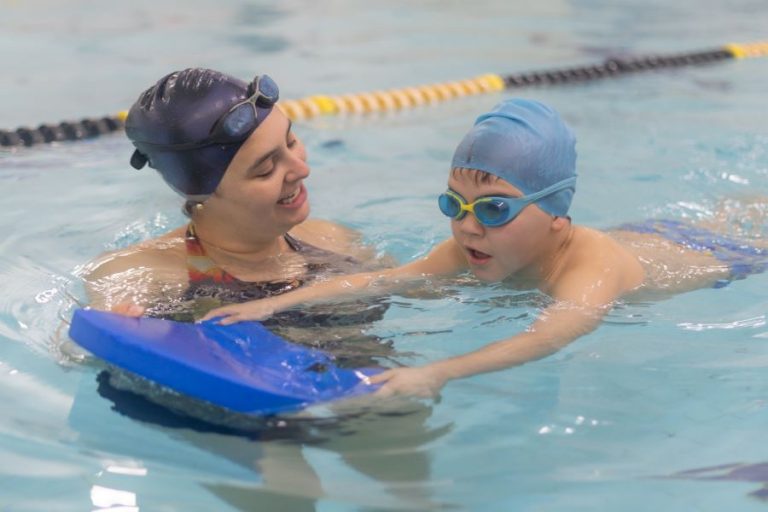 Auto salvamento e mais 5 motivos para aprender a nadar
