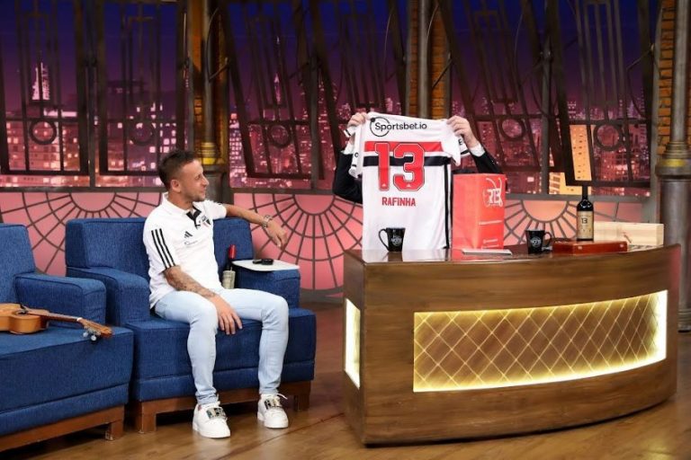 Exclusivo! Ao ‘The Noite’, Rafinha antecipa renovação de contrato com o São Paulo: “Vou me aposentar no final de 2024”