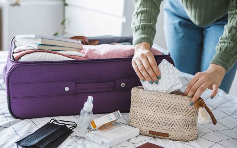 Férias: qual a melhor maneira de transportar minha farmacinha?