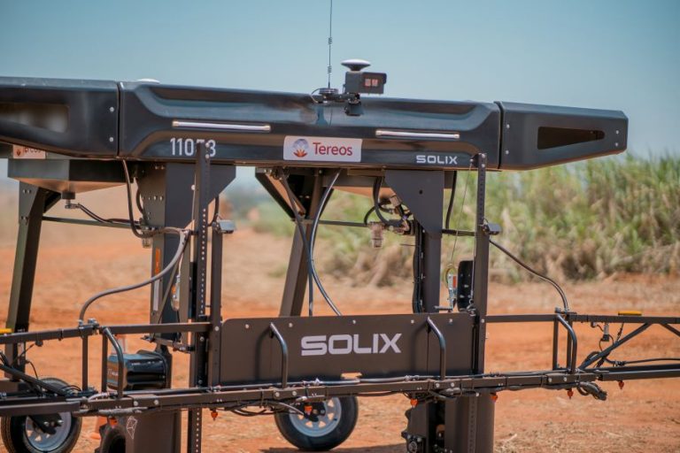 Tereos investe em robôs da Solinftec para eliminar plantas daninhas no campo