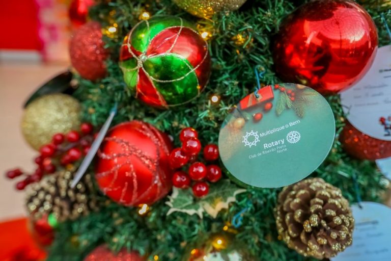 Natal solidário do RibeirãoShopping arrecada quase 300 presentes e mais de 140 quilos de ração para cães e gatos