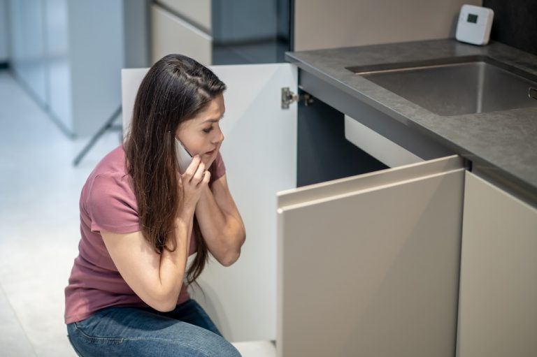 Como contratar um serviço de desentupimento 24h: Dicas e orientações