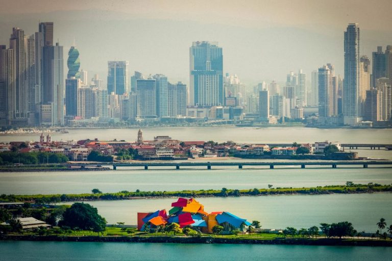 Conheça o stopover: uma estratégia para conhecer vários destinos pagando só uma passagem