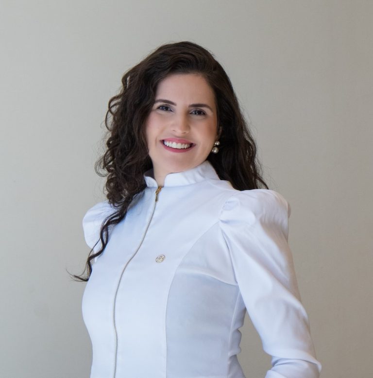 Dia da Mulher: Médica brasileira desenvolve nanotecnologia no Canadá