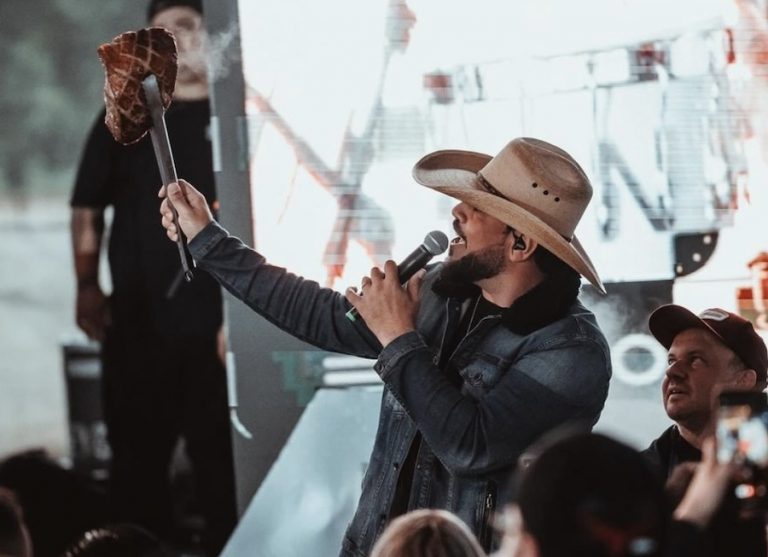 Churrasco On Fire, da dupla Fernando e Sorocaba, irá agitar Araçatuba