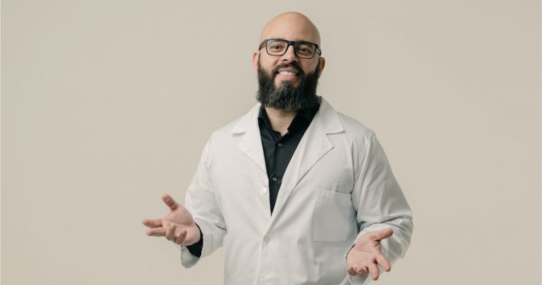 Cientista brasileiro conquista três recordes e é nomeado o homem mais inteligente do Brasil