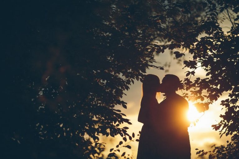 Dia do Beijo: ato traz inúmeros benefícios para a saúde