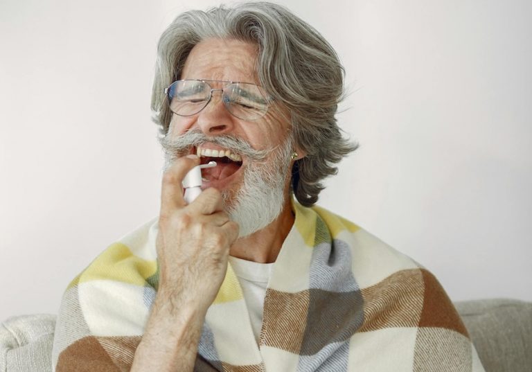 Entenda como evitar e tratar as dores de garganta durante o inverno