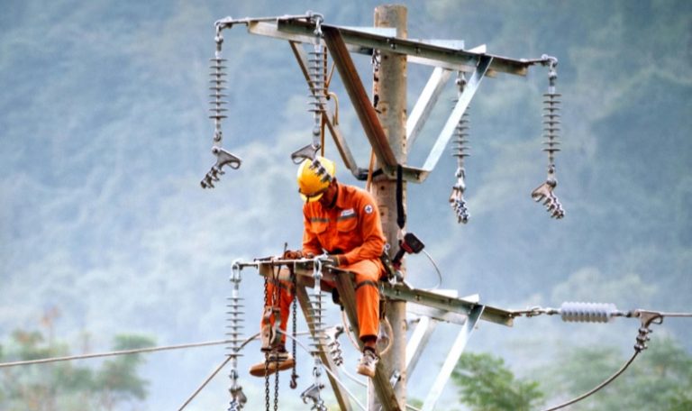 Contas de luz em 2023 sofreram até 13% a mais devido a gatos e roubos de energia