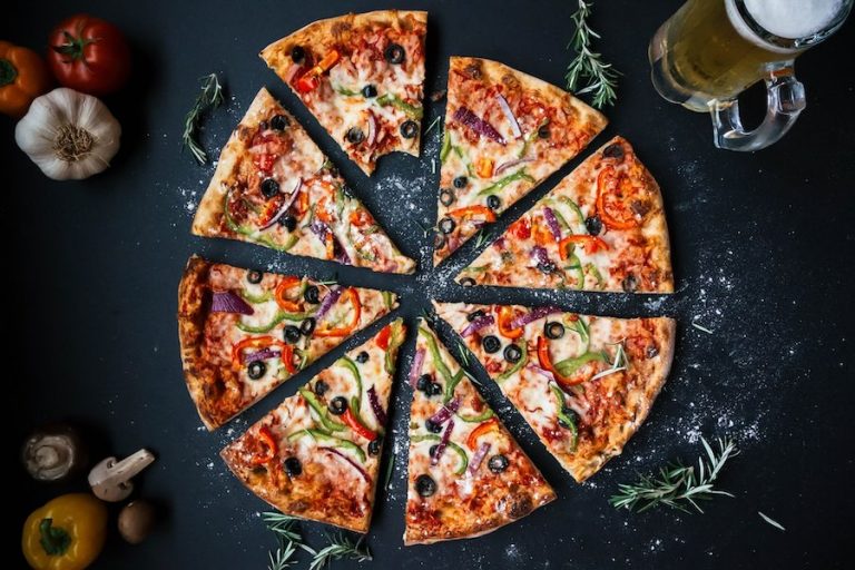 Descubra como harmonizar pizza com diferentes estilos de cerveja