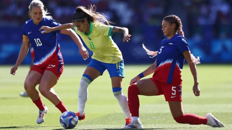 1×0: Brasil ganha medalha de prata no futebol feminino. Entenda como é feita a preparação dos jogadores para o futebol nas Olimpíadas