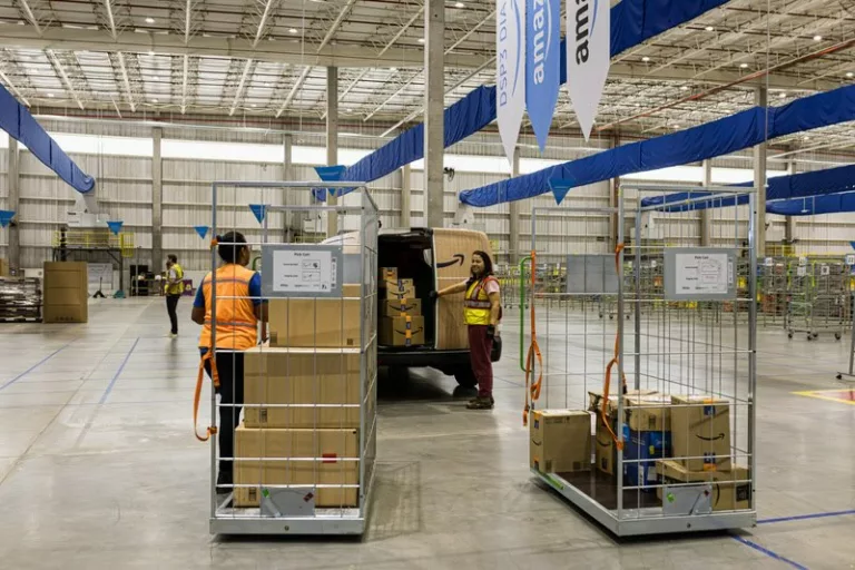 Amazon expande operações no Sudeste e alcança 100 polos logísticos em todo o Brasil