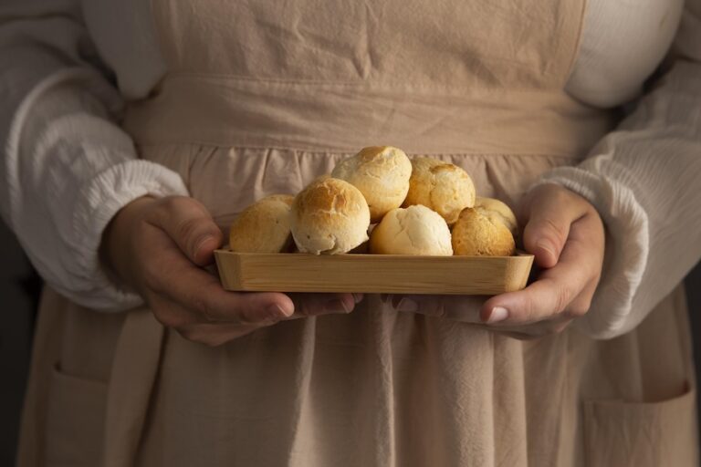 O pão de queijo na cultura e nutrição do Brasil